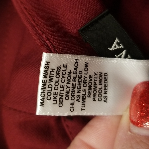 Fabulous Versona cranberry pants - Picture 9 of 9